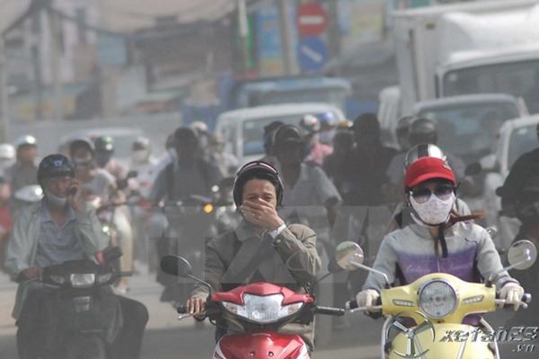 Báo Nhật chỉ ra mối nguy hại từ xe máy chạy xăng ở Việt Nam