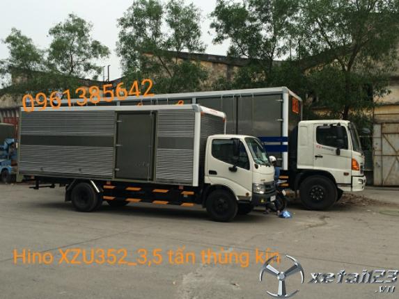 Gía xe Hino XZU352L 3,5 tấn thùng kín