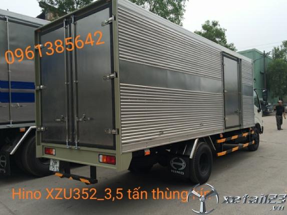 Gía xe Hino XZU352L 3,5 tấn thùng kín