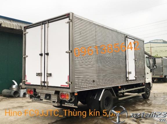 Xe tải Hino FC9JJTC 6,2 tấn thùng kín. Hỗ trợ ngân hàng lên đến 85%