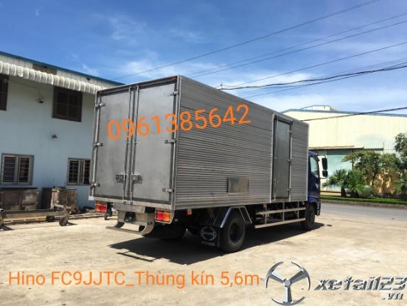 Xe tải Hino FC9JJTC 6,2 tấn thùng kín. Hỗ trợ ngân hàng lên đến 85%