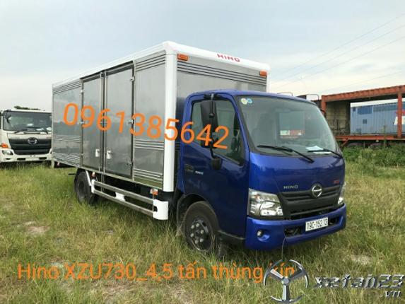 Xe tải Hino XZU730L 4,5 tấn thùng kín