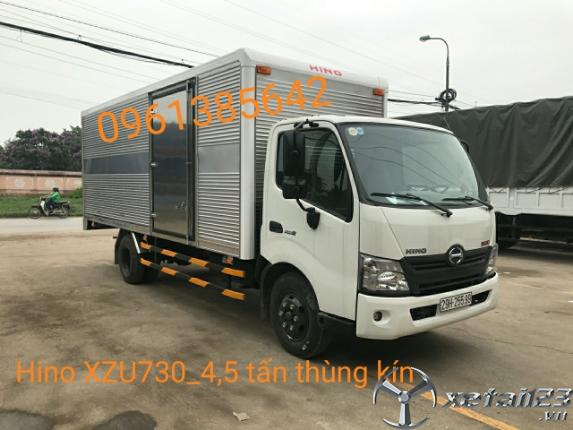 Xe tải Hino XZU730L 4,5 tấn thùng kín