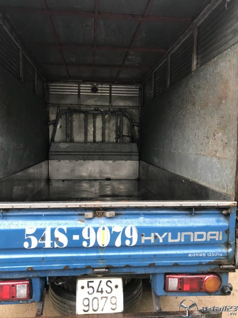 Thanh lý xe Hyundai Porter 1 tấn đời 2000 thùng kín