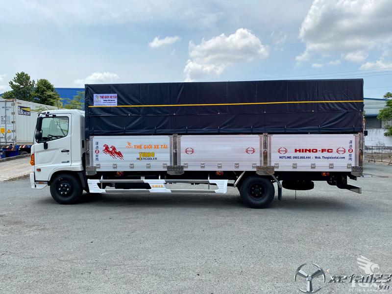 Xe tải Hino FC9JLTC 6.4 tấn thùng bạt giảm ngay 10 triệu