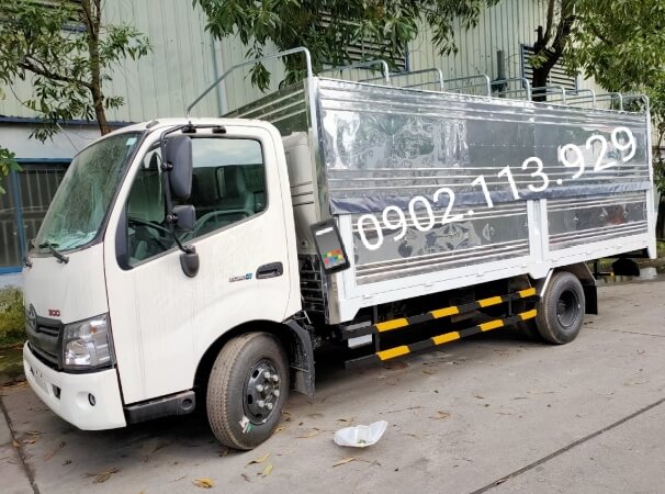 Bán xe Hino series 300 XZU 720 mới- thùng mui bạt