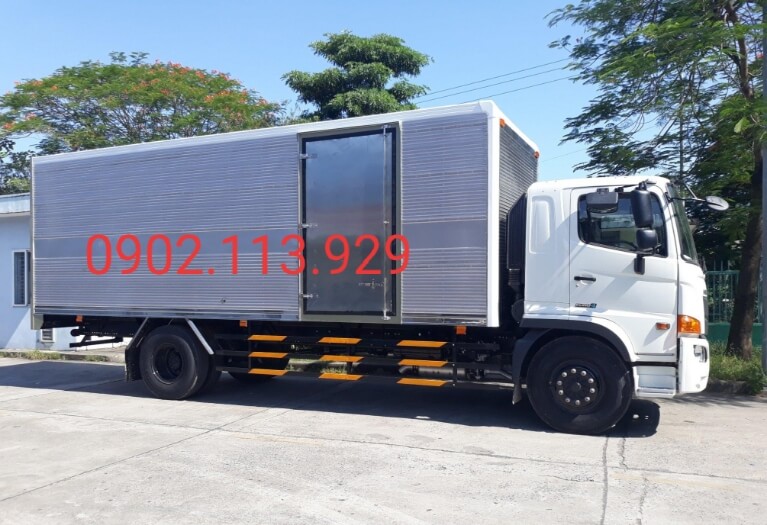 Xe tải Hino 3 chân FL8JT7A thùng kín mới