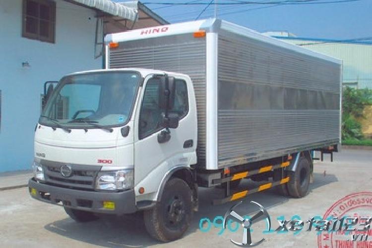 Xe tải Hino XZU 342L 5 tấn- Thùng kín dài 4,5 m. Hỗ trợ vay trả góp lên đến 85%