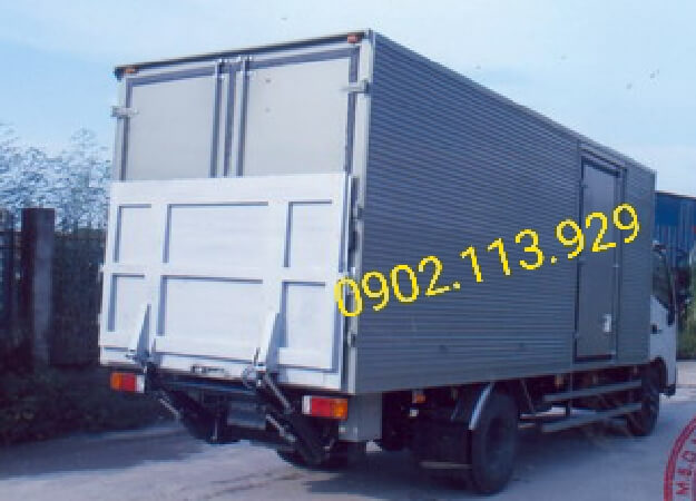 Xe tải Hino XZU720 - Thùng kín bửng nâng hạ 3.2 tấn