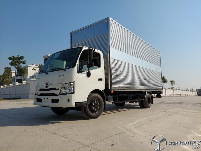 Xe tải Hino 4 tấn thùng dài 5,7m model XZU730
