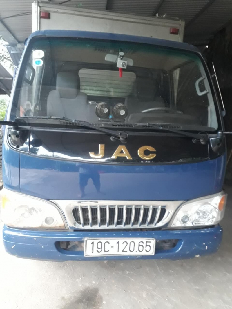 Bán xe Jac 2,3 tấn, thùng kín đời 2017,