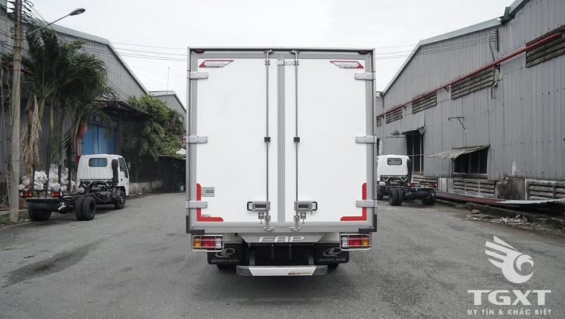 Bán xe tải trả góp Isuzu NPR400 thùng bảo ôn đóng Quyền Auto tải 3T7