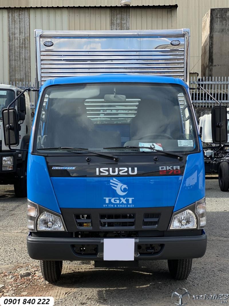 Isuzu QKR270 thùng kín phiên bản cabin màu xanh, trả góp 80%