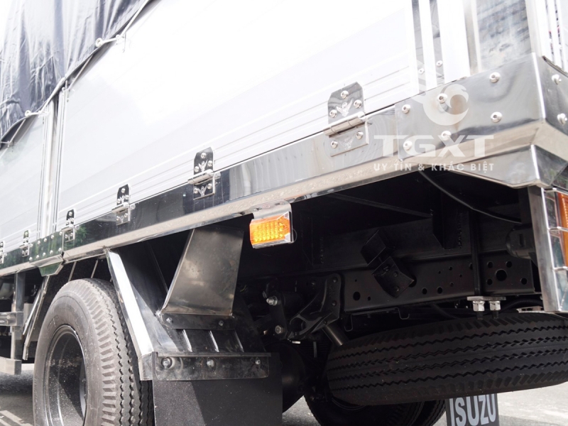 Xe tải Isuzu QKR230 thùng bạt, vay trả góp 80% trong 6 năm