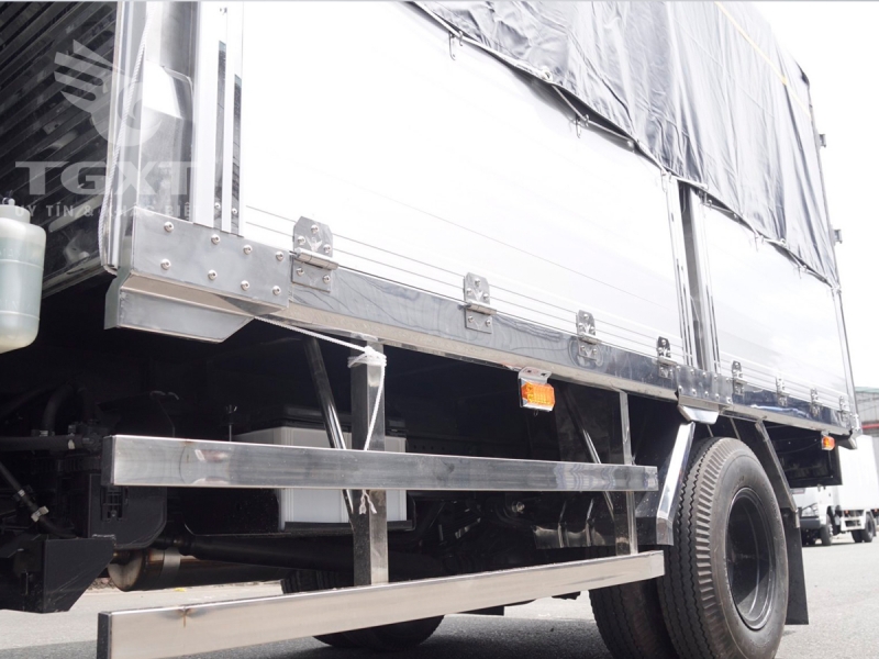 Xe tải Isuzu QKR230 thùng bạt, vay trả góp 80% trong 6 năm