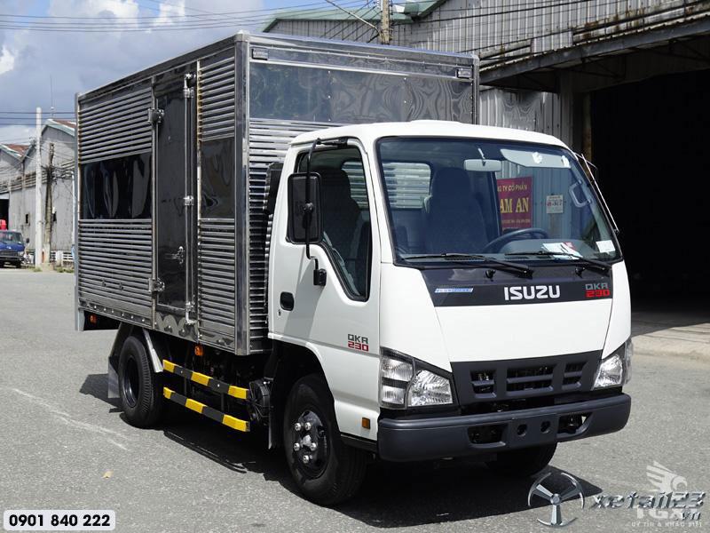 Xe tải Isuzu QKR230 thùng kín, trả trước 100tr nhận xe