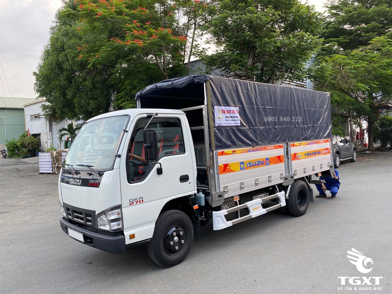 Xe tải Isuzu QKR270 thùng bạt bửng nhôm, trả trước 140tr nhận xe