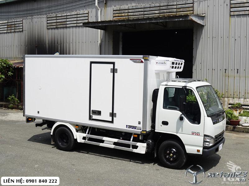 Xe tải Isuzu QKR270 thùng đông lạnh tải 2T, trả góp 80%