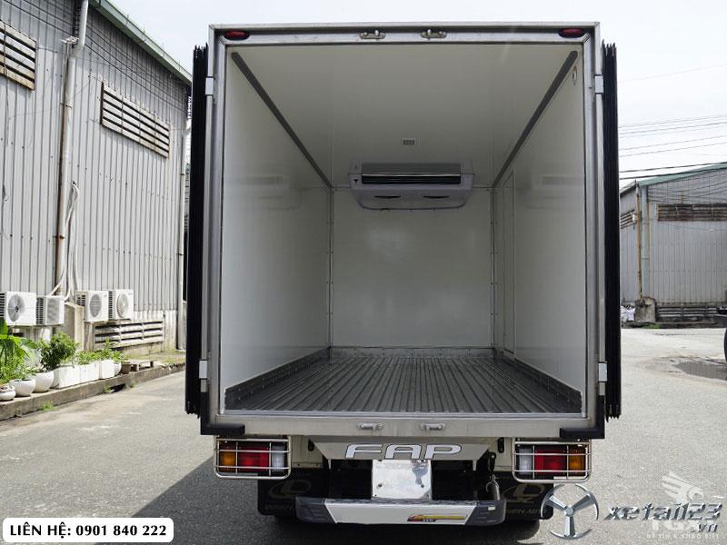 Xe tải Isuzu QKR270 thùng đông lạnh tải 2T, trả góp 80%