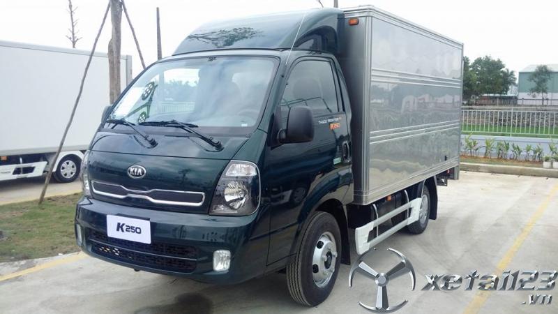Bán xe tải Kia Thaco K250 Thùng kín tải 2.49 tấn có cửa hông giá tốt sẵn xe