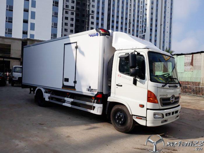 Xe tải Hino FC thùng bảo ôn 5m6, 6m7, 7m2, vay ngân hàng 80%