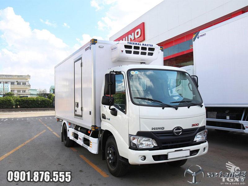 Xe tải Hino XZU650L thùng đông lạnh hỗ trợ vay cao