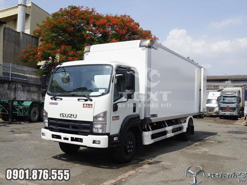 Xe tải Isuzu FRR90LE4 thùng bảo ôn hỗ trợ ngân hàng vay đến 80%