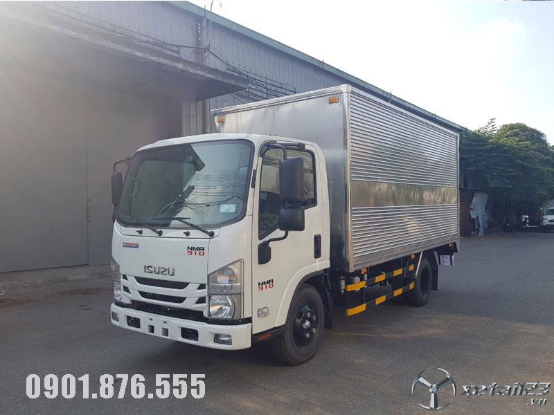 Xe tải Isuzu NMR310 thùng kín dài 4m4 hỗ trợ vay 80%