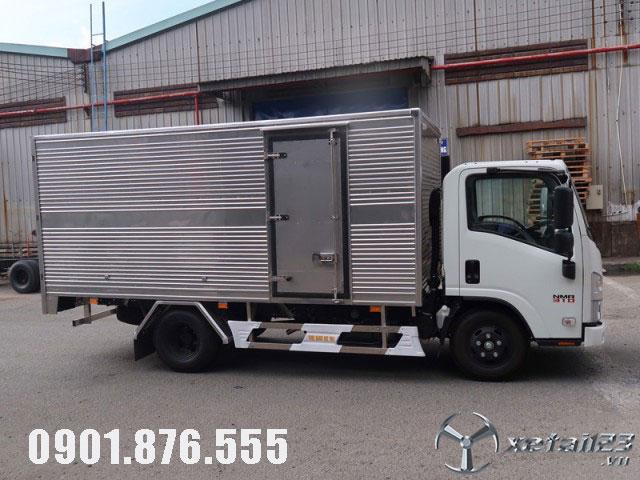 Xe tải Isuzu NMR310 thùng kín dài 4m4 hỗ trợ vay 80%