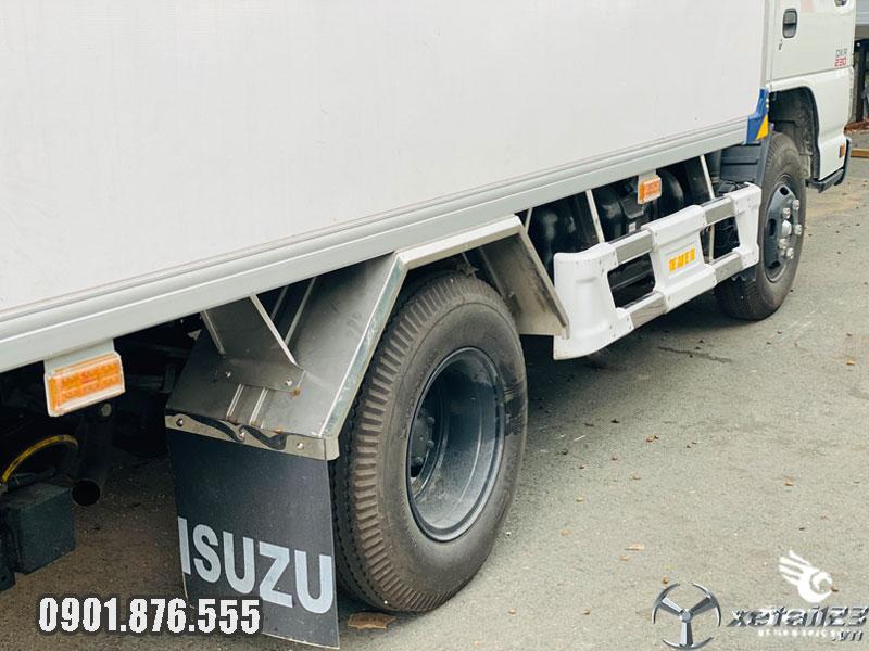 Xe tải Isuzu QKF 1T9 giao xe ngay, thùng dài 3m6