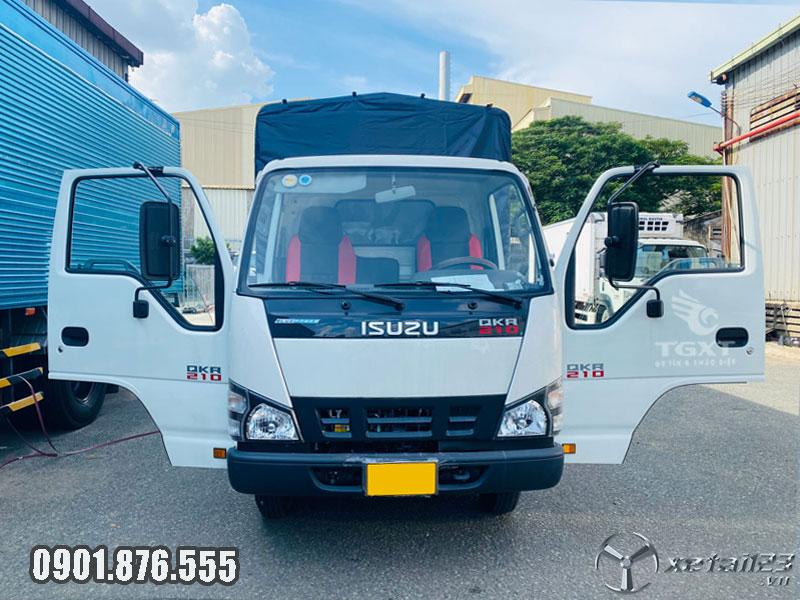 Xe tải Isuzu QKR210 thùng bạt dài 4m3 hỗ trợ vay cao