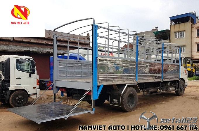 Xe tải 9 tấn Dongfeng thùng mui bạt có gắn bửng nâng hàng mới.Hỗ trợ cho vay trả góp lên tới 75 %