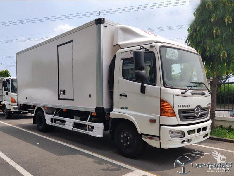 Xe Tải Hino FC9JJTC thùng bảo ôn/ xe tải hino 6t5 thùng 5m7 / hino 6.5 tấn thùng bảo ôn.